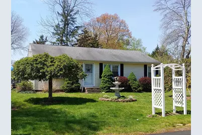 39 Elvira St, Bellingham, MA 02019 - Photo 2