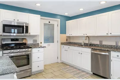 9 Alpine Ct, Gloucester, MA 01930 - Photo 12