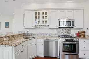 76 W Cedar St, Boston, MA 02114 - Photo 8