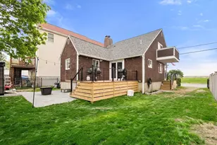 61 Edgewater Dr, Quincy, MA 02169 - Photo 2