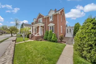 8 Chestnut St, Andover, MA 01810 - Photo 1