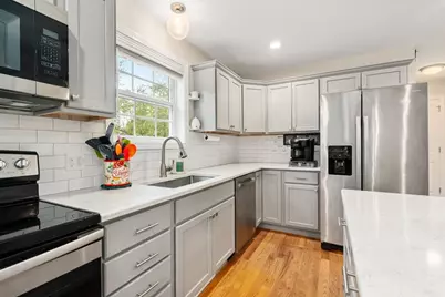 152 Ambrose St, Springfield, MA 01109 - Photo 20