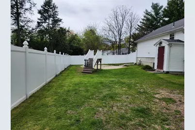 33 Guerin St, Chicopee, MA 01020 - Photo 4