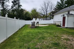33 Guerin St, Chicopee, MA 01020 - Photo 4