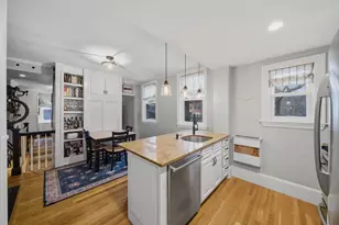 2 Lyndeboro Pl, Boston, MA 02116 - Photo 6