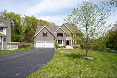 8 Victoria Circle, Shrewsbury, MA 01545 - Photo 2