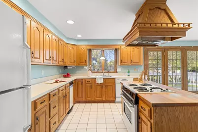 14 Eugene Rd, Burlington, MA 01803 - Photo 10