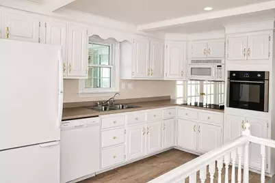 27 Reservoir Ave, Lakeville, MA 02347 - Photo 6