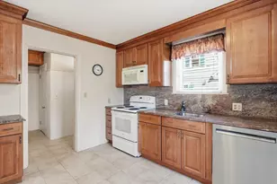 64 Greene St, North Andover, MA 01845 - Photo 18