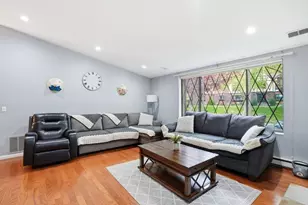 11 Royal Lake Dr, Braintree, MA 02184 - Photo 4