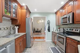 11 Royal Lake Dr, Braintree, MA 02184 - Photo 1