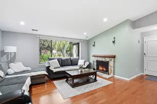 11 Royal Lake Dr, Braintree, MA 02184 - Photo 2