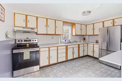 40 Rocky Gutter St, Middleborough, MA 02346 - Photo 2