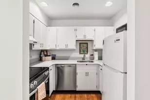 21 Hancock St, Boston, MA 02114 - Photo 8
