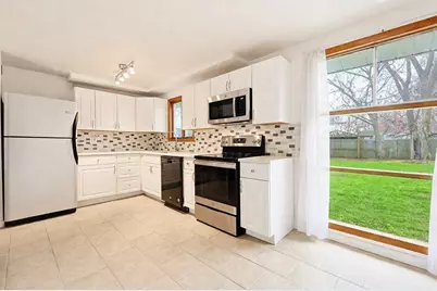 39 Marion St, Holbrook, MA 02343 - Photo 2