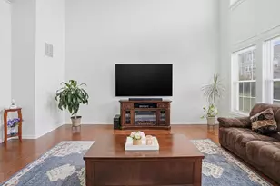 27 Spruce St, Hopkinton, MA 01748 - Photo 8
