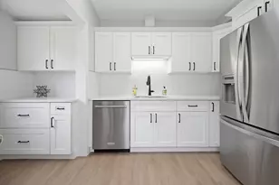 14 Broad St, North Attleboro, MA 02760 - Photo 4