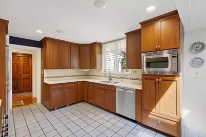 152 Beverly Rd, Brookline, MA 02467 - Photo 16