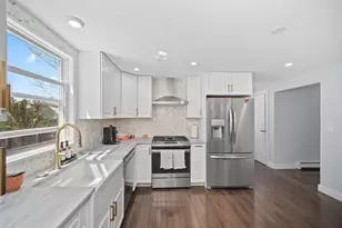 59 Wyvern St, Boston, MA 02131 - Photo 12