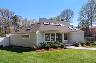 26 Driftwood Cir, Mashpee, MA 02649 - Photo 2