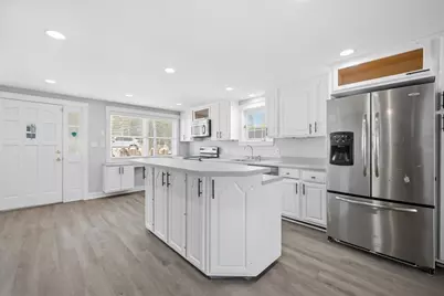 105 Lakeshore Dr, Georgetown, MA 01833 - Photo 4