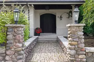 18 Middlesex St, Winchester, MA 01890 - Photo 4