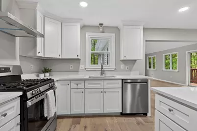 207 Bigelow St, Marlborough, MA 01752 - Photo 6