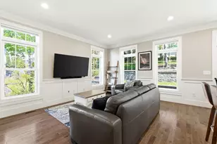 33 Charles St, Watertown, MA 02472 - Photo 8