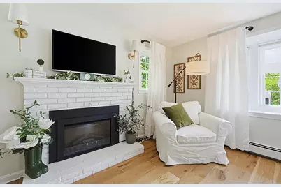 135 Locust St, Holliston, MA 01746 - Photo 8