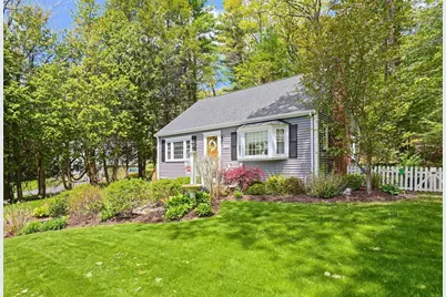 135 Locust St, Holliston, MA 01746 - Photo 2