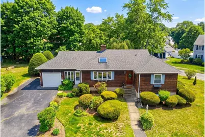 18 Williams Rd, Lynnfield, MA 01940 - Photo 2