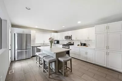 156 Algonquin Trl #156, Ashland, MA 01721 - Photo 2