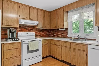 122 Milton St, Waltham, MA 02453 - Photo 6