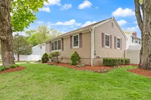 7 King St, Reading, MA 01867 - Photo 2