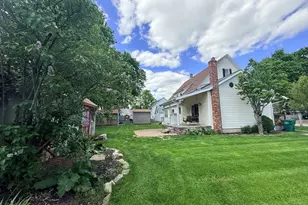 11 Boston St, Uxbridge, MA 01569 - Photo 2