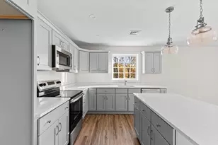 393-5 Ct St, Plymouth, MA 02360 - Photo 2
