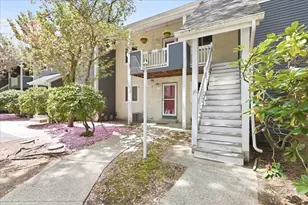 24 Magnolia St, Attleboro, MA 02703 - Photo 2