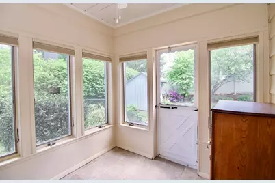129 Chalmers St, Springfield, MA 01118 - Photo 22