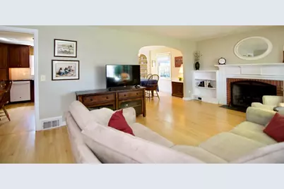 129 Chalmers St, Springfield, MA 01118 - Photo 6