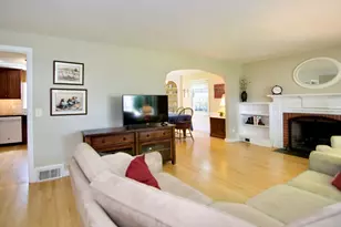 129 Chalmers St, Springfield, MA 01118 - Photo 6