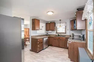 77 Lindbergh Blvd, Westfield, MA 01085 - Photo 8
