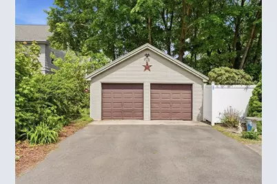 21 Elmwood Avenue, West Springfield, MA 01089 - Photo 2
