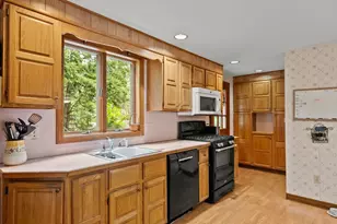 5 Ingalls St, Woburn, MA 01801 - Photo 12