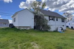 412 Oak St, Methuen, MA 01844 - Photo 2