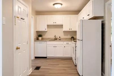 196 E Main St #C, Avon, MA 02322 - Photo 4