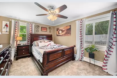 42 Walnut St, Saugus, MA 01906 - Photo 12