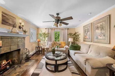 42 Walnut St, Saugus, MA 01906 - Photo 4