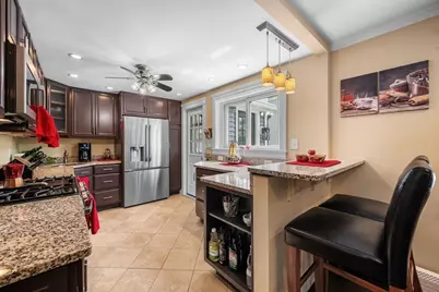 42 Walnut St, Saugus, MA 01906 - Photo 8