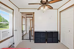20 S Maple St, Westfield, MA 01085 - Photo 32