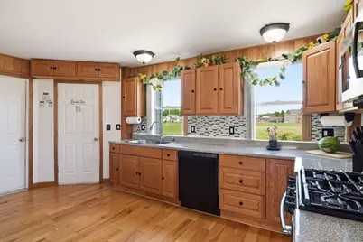20 S Maple Street, Westfield, MA 01085 - Photo 16